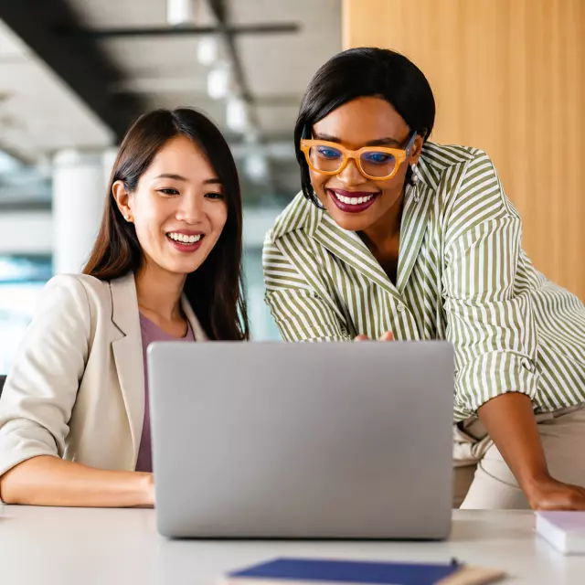 Two salespeople searching for CPQ tools for SaaS companies.